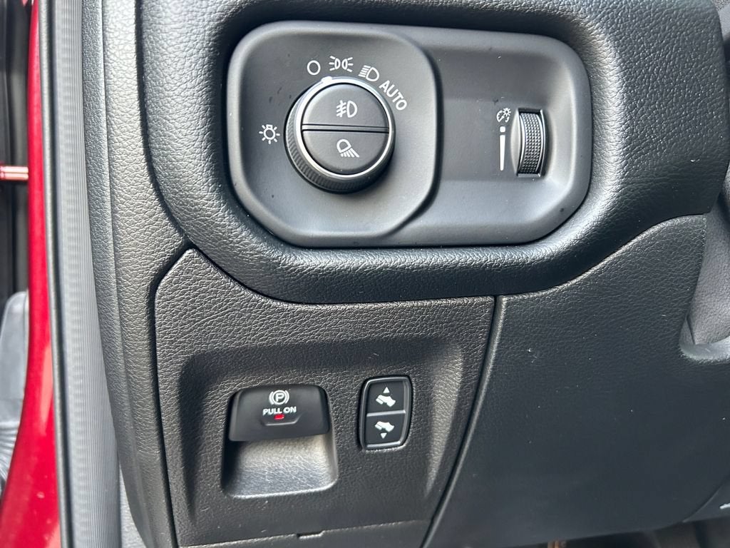 2021 RAM 1500 Big Horn Crew Cab 4x4 5'7" Box