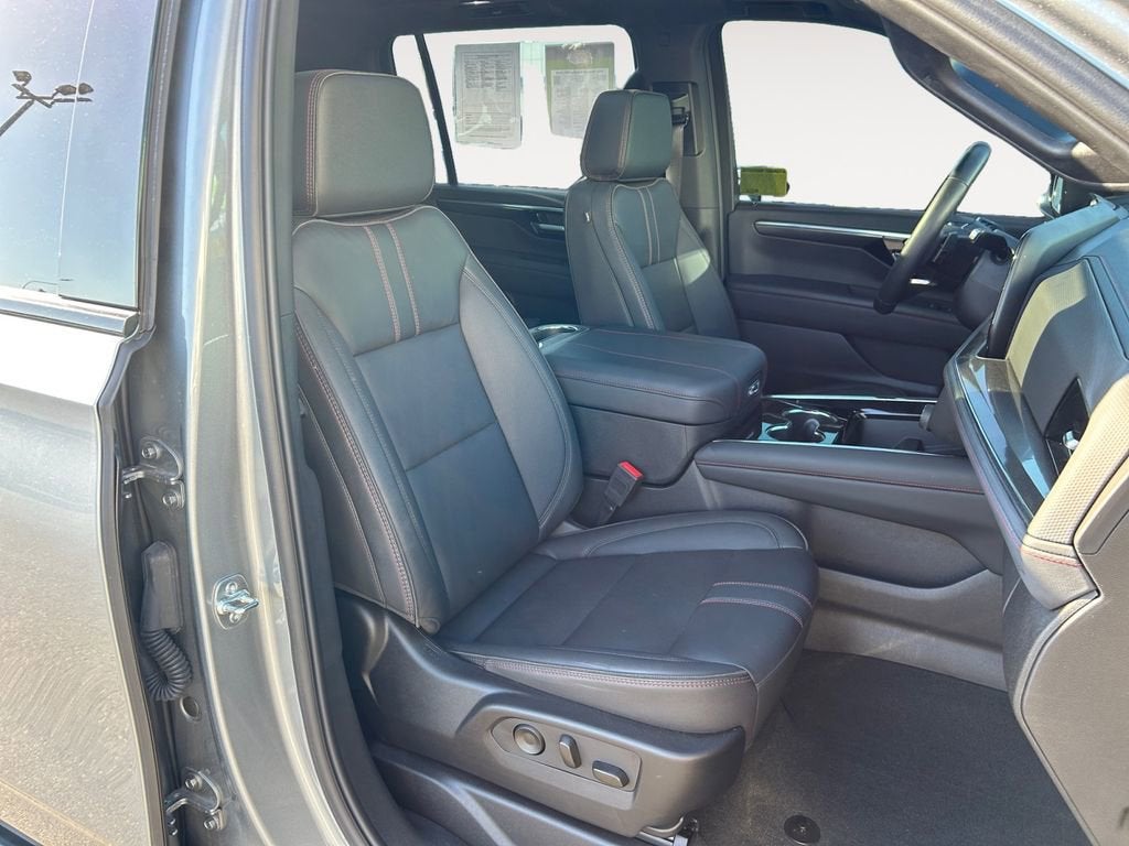 2025 Chevrolet Suburban RST
