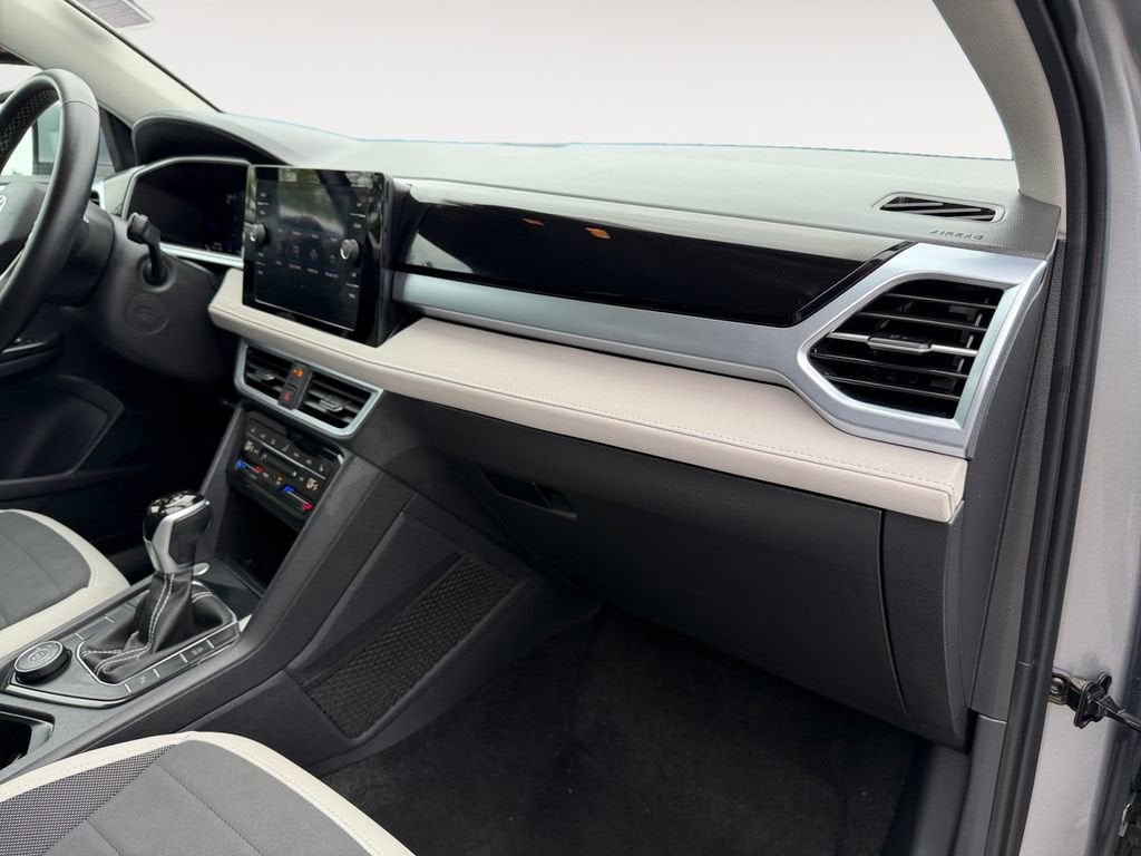 2025 Volkswagen Taos SE