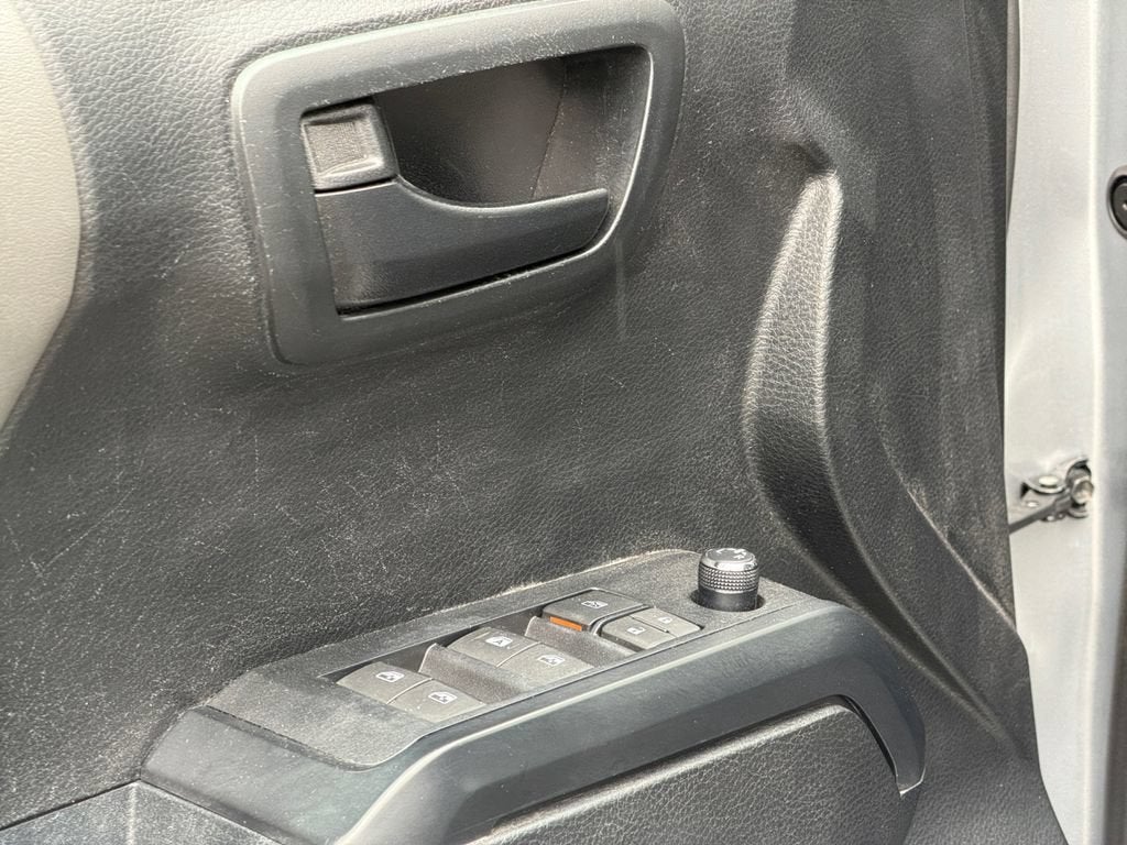 2017 Toyota Tacoma SR V6