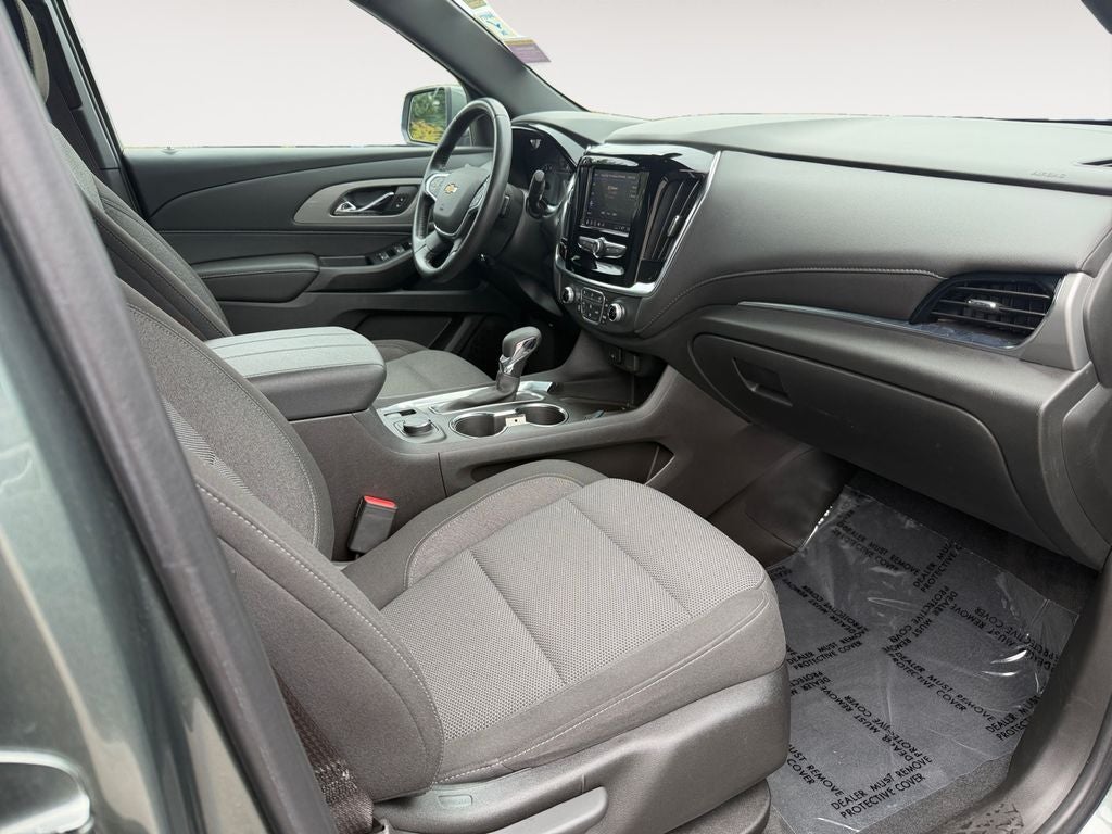 2022 Chevrolet Traverse LT Cloth w/2FL