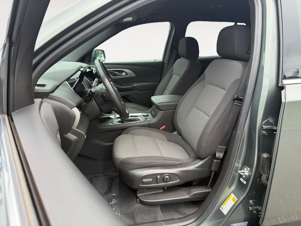 2022 Chevrolet Traverse LT Cloth w/2FL