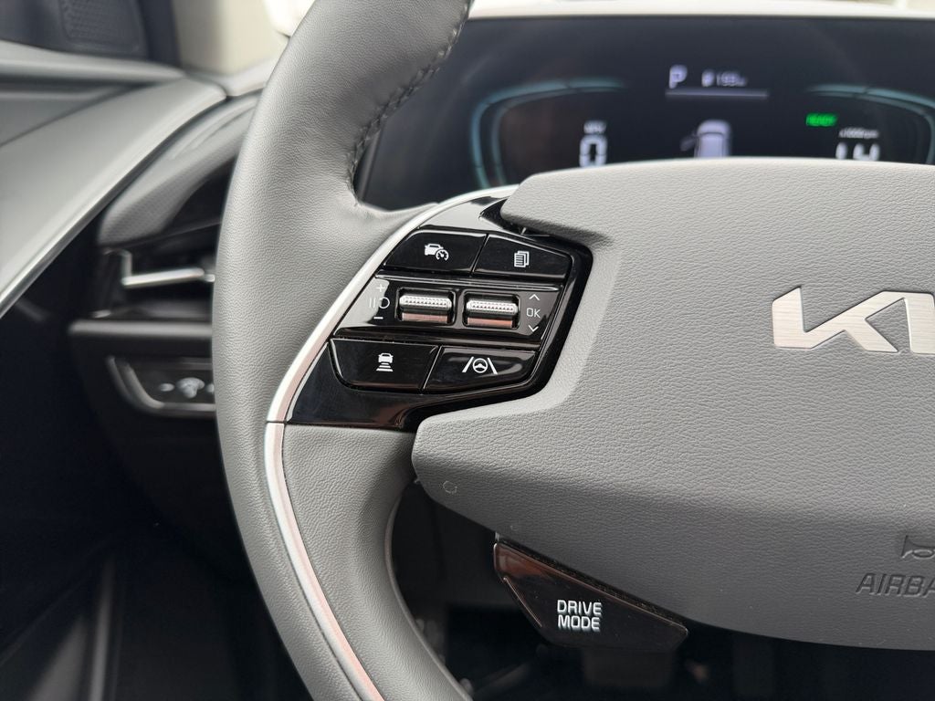 2023 Kia Niro SX