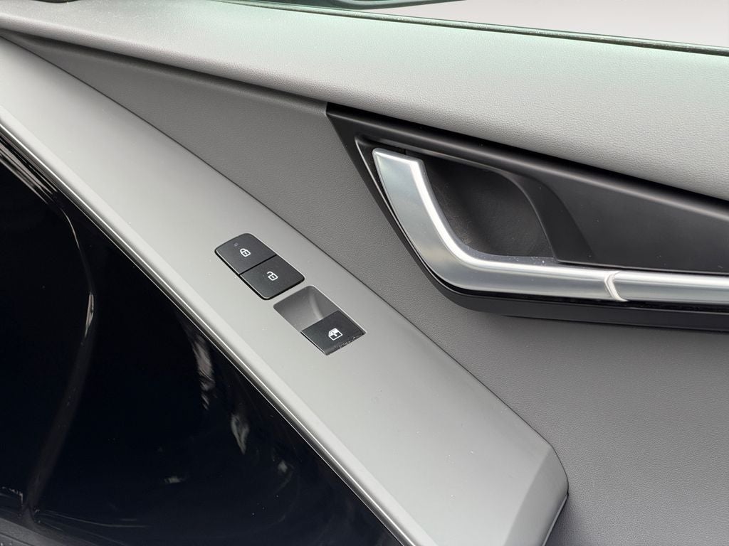 2023 Kia Niro SX