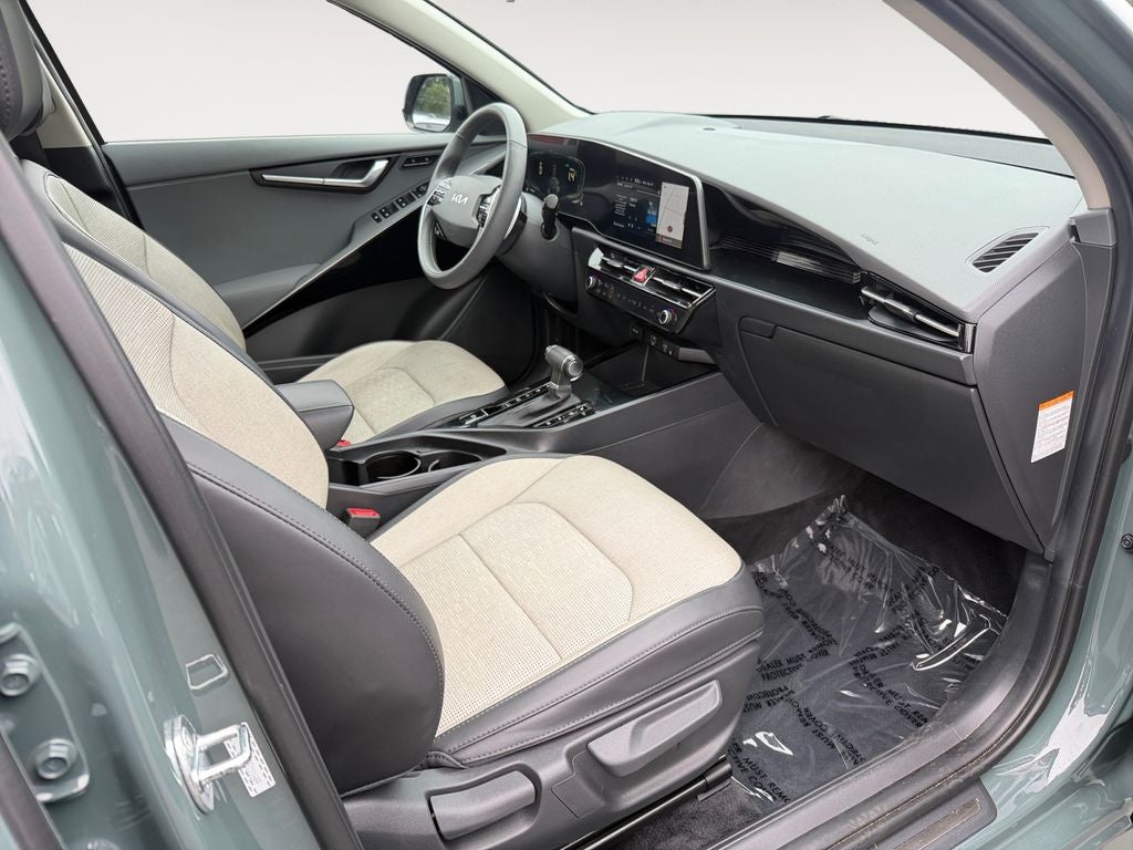 2023 Kia Niro SX