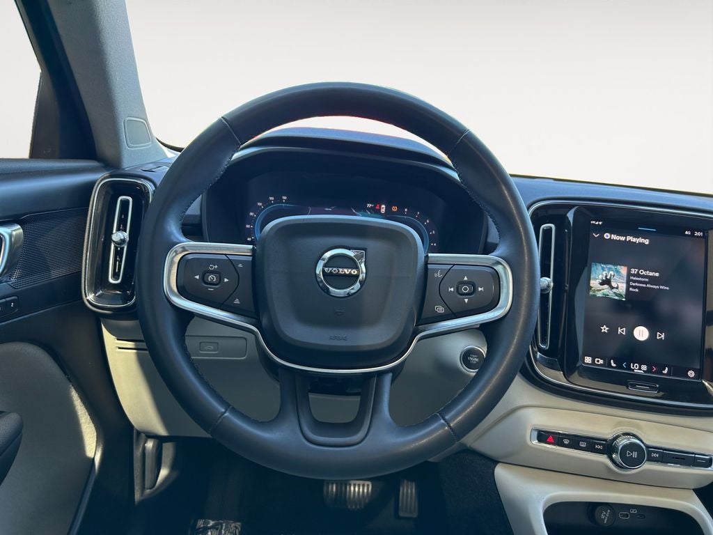2023 Volvo XC40 B5 Plus Bright Theme