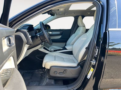 2023 Volvo XC40 B5 Plus Bright Theme