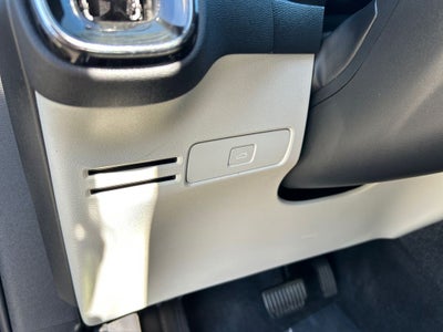 2023 Volvo XC40 B5 Plus Bright Theme