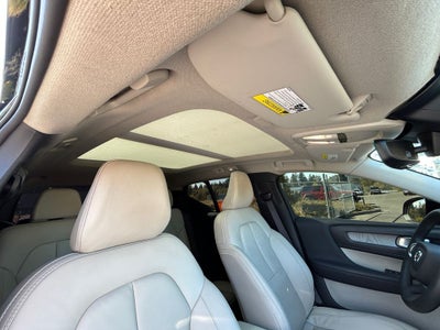 2023 Volvo XC40 B5 Plus Bright Theme