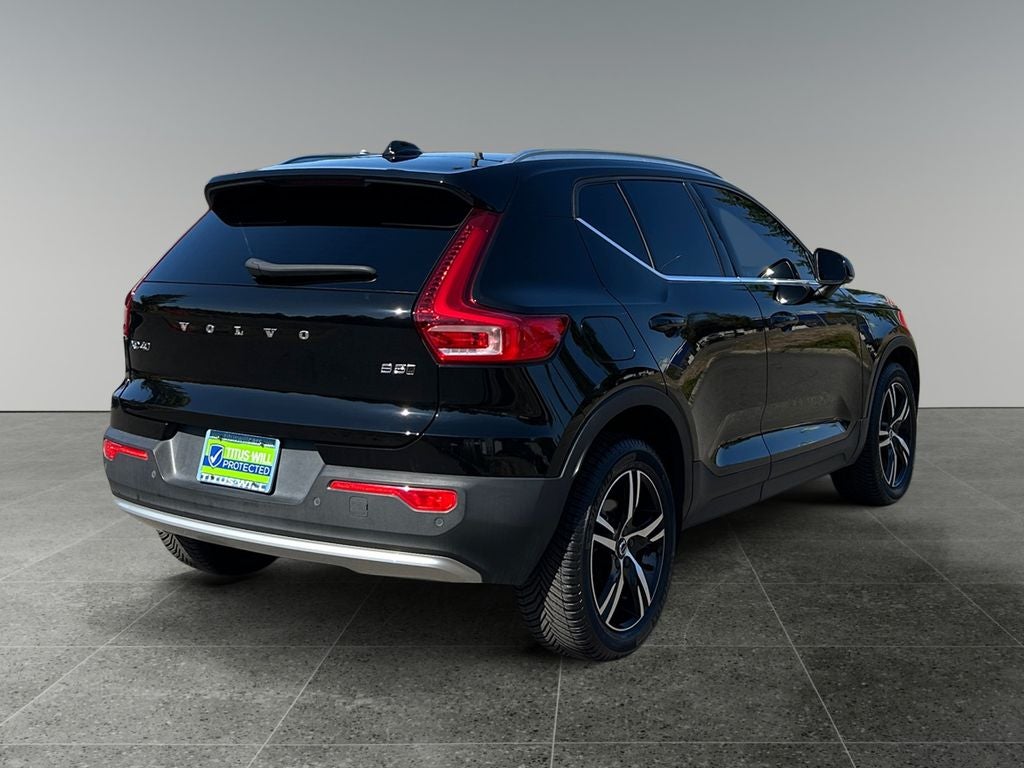2023 Volvo XC40 B5 Plus Bright Theme