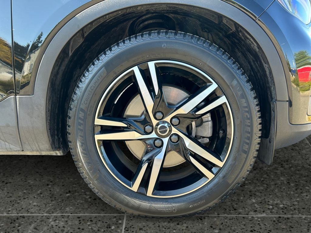 2023 Volvo XC40 B5 Plus Bright Theme