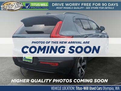 2023 Volvo XC40 B5 Plus Dark Theme