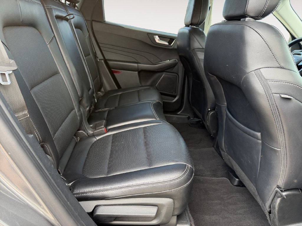 2022 Ford Escape Hybrid Titanium