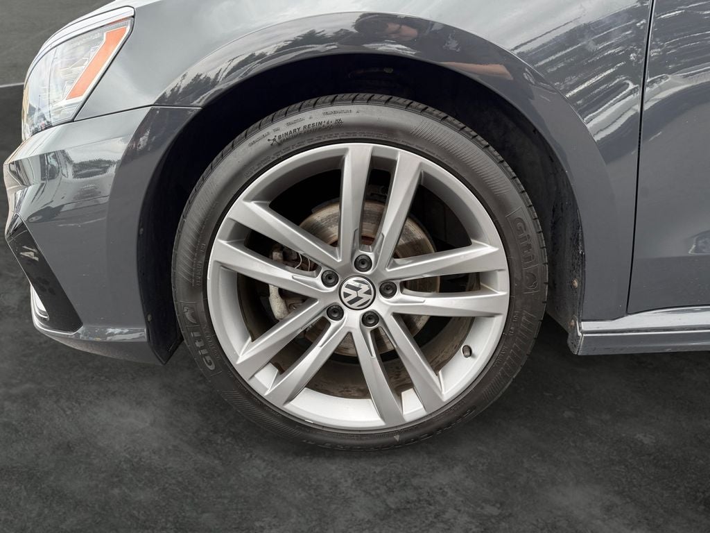 2018 Volkswagen Passat 2.0T R-Line