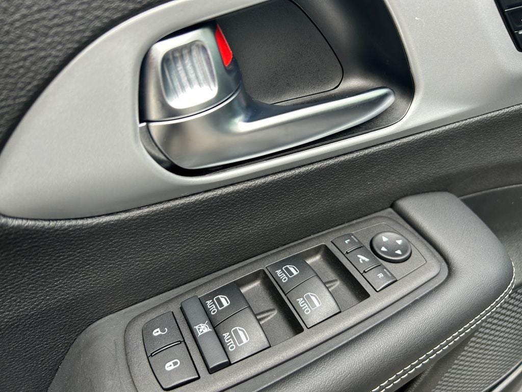 2025 Chrysler Pacifica Hybrid Select Premium S Appearance