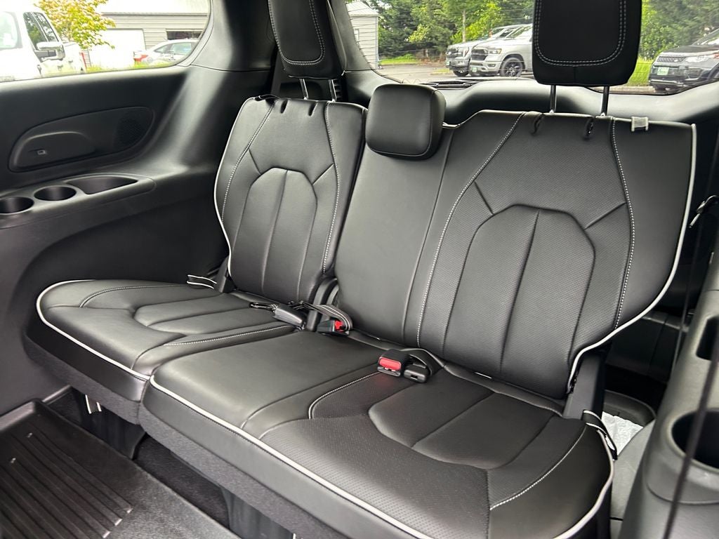 2025 Chrysler Pacifica Hybrid Select Premium S Appearance