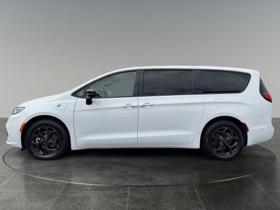 2023 Chrysler Pacifica Hybrid Limited