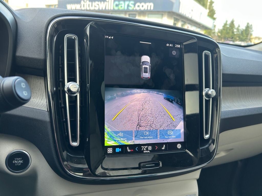 2023 Volvo XC40 B5 Plus Bright Theme
