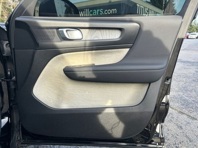 2023 Volvo XC40 B5 Plus Bright Theme