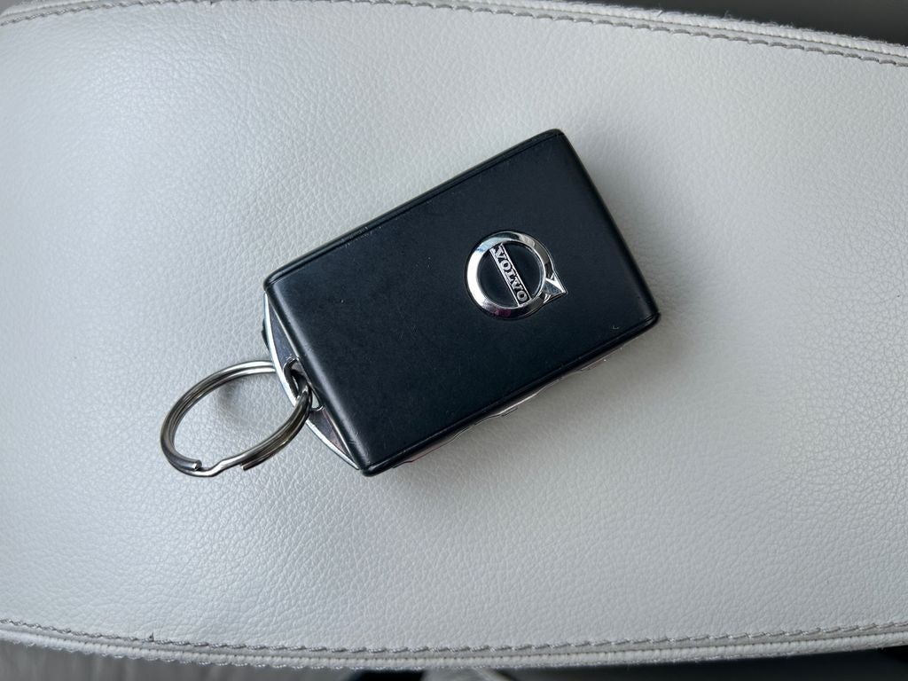 2023 Volvo XC40 B5 Plus Bright Theme