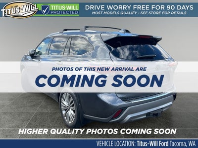 2023 Toyota Highlander Hybrid Platinum