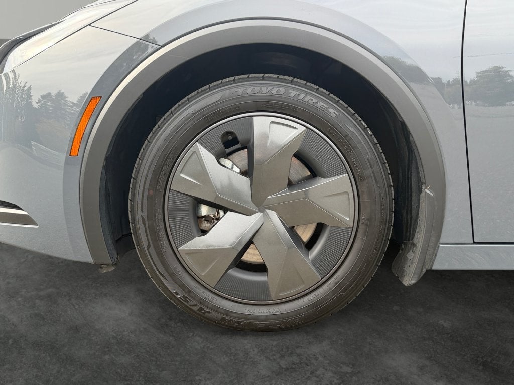 2025 Toyota Prius Plug-In Hybrid SE