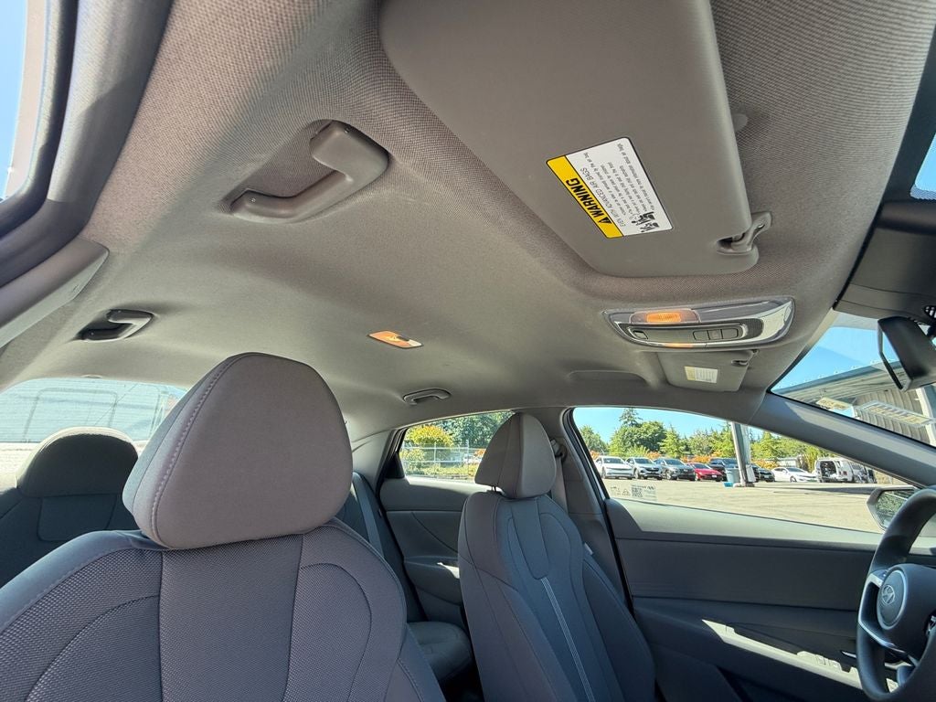 2025 Hyundai Elantra SE