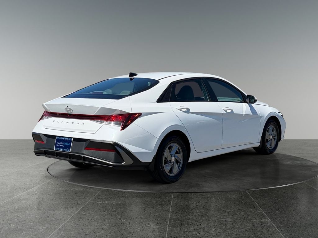 2025 Hyundai Elantra SE