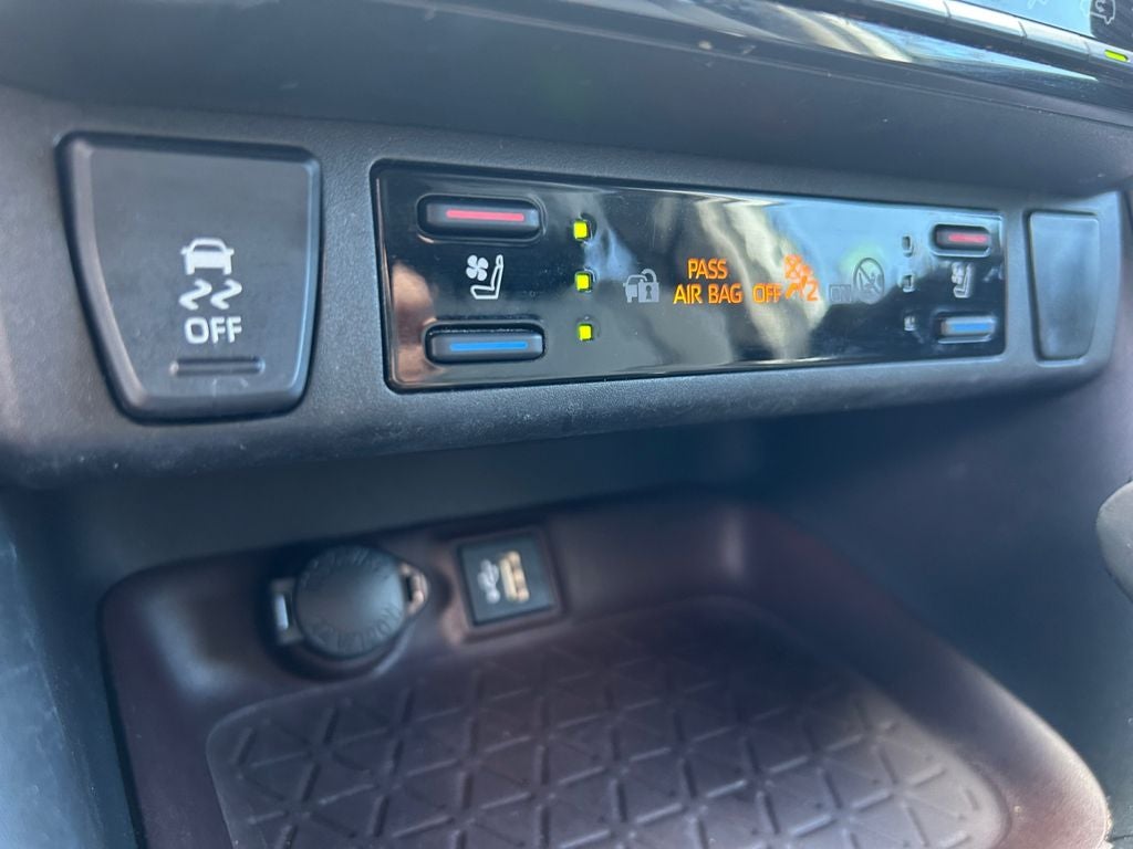 2024 Toyota RAV4 Limited - Photo 33