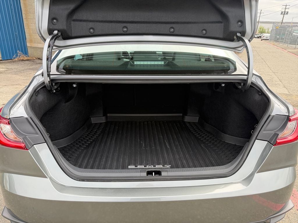 2025 Toyota Camry SE HYBRID