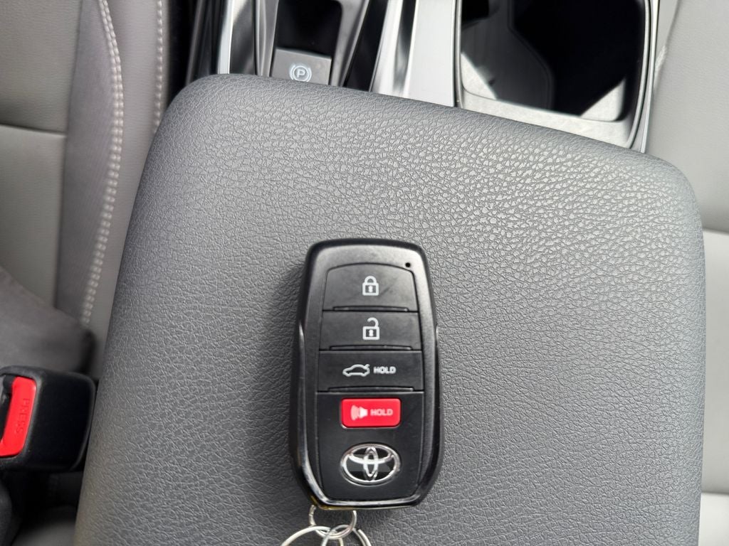 2025 Toyota Camry SE HYBRID