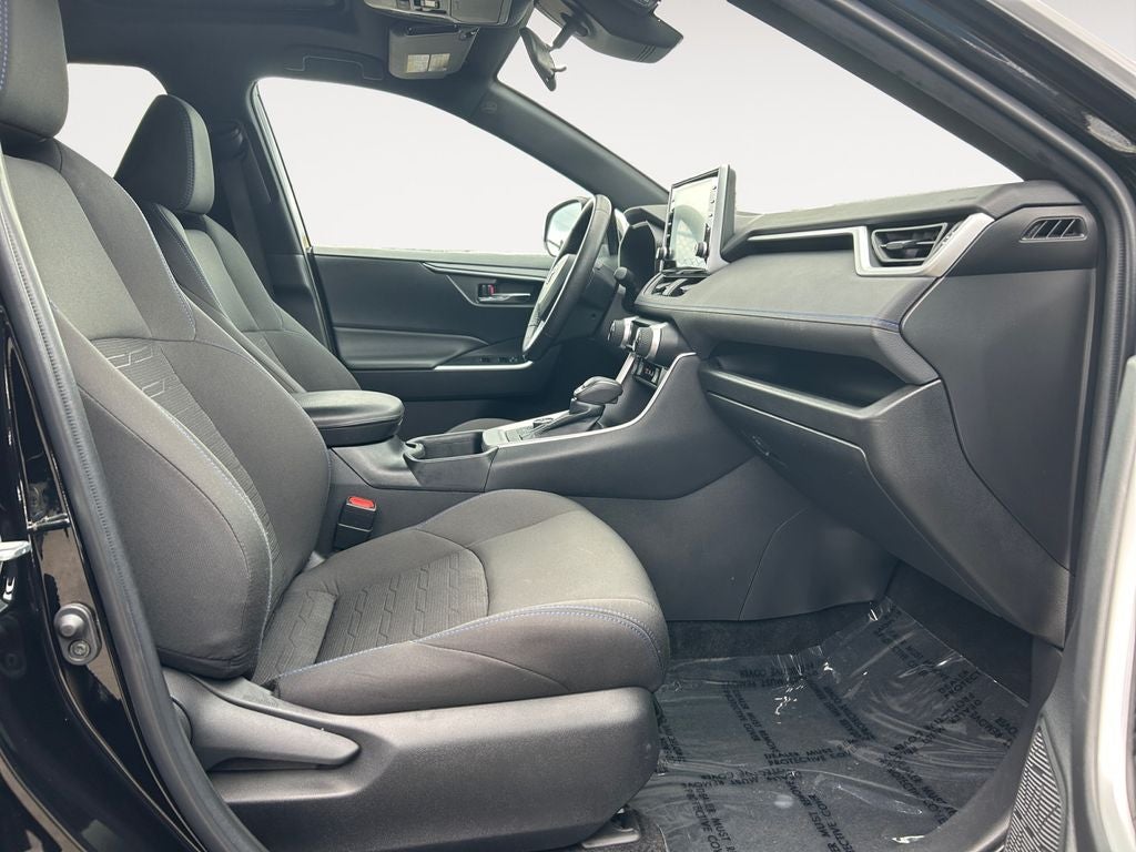 2022 Toyota RAV4 HYBRID SE