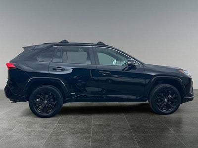 2022 Toyota RAV4 HYBRID SE