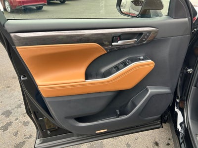 2026 Toyota Highlander Hybrid Platinum