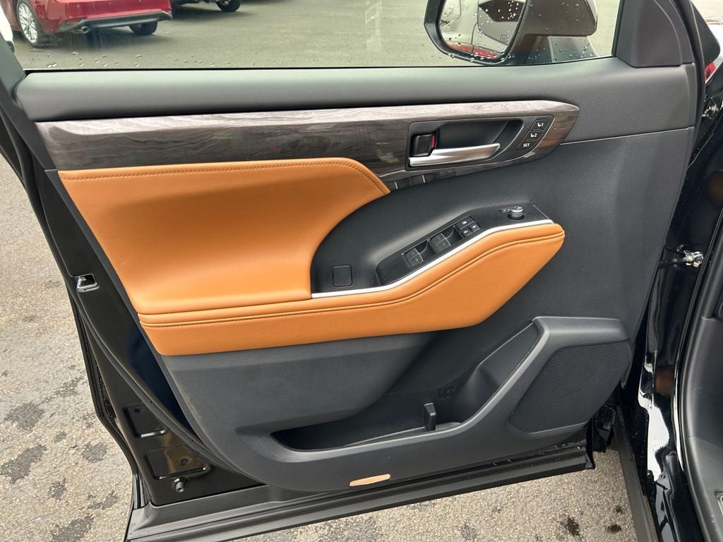 2026 Toyota Highlander Hybrid Platinum