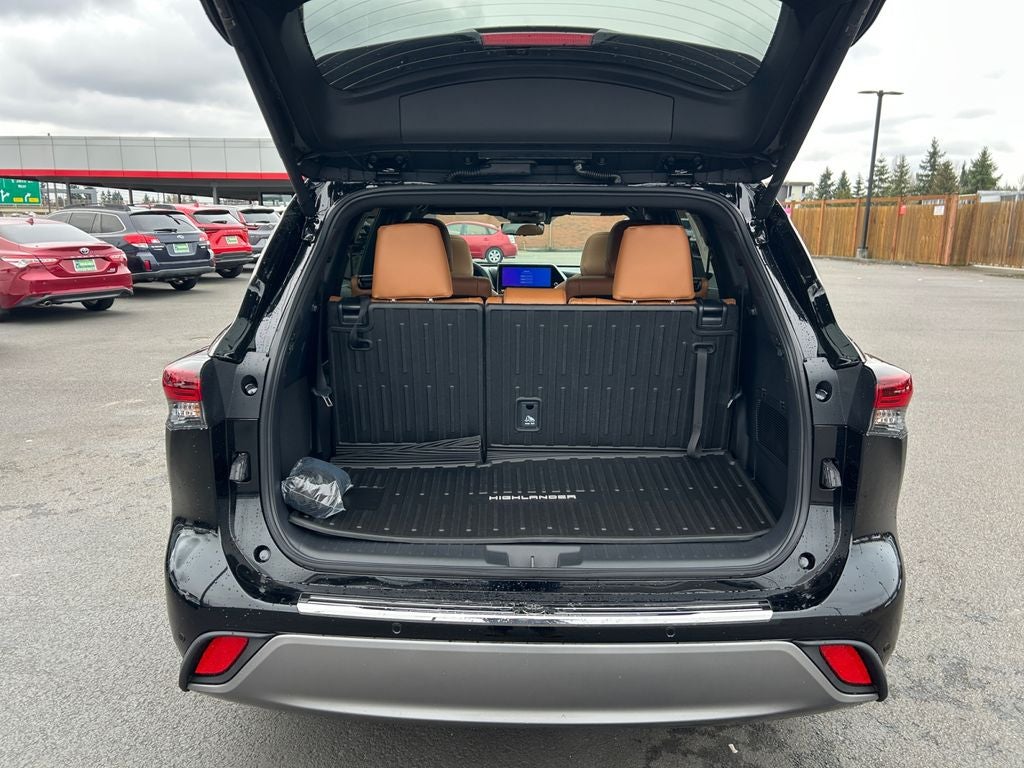 2026 Toyota Highlander Hybrid Platinum