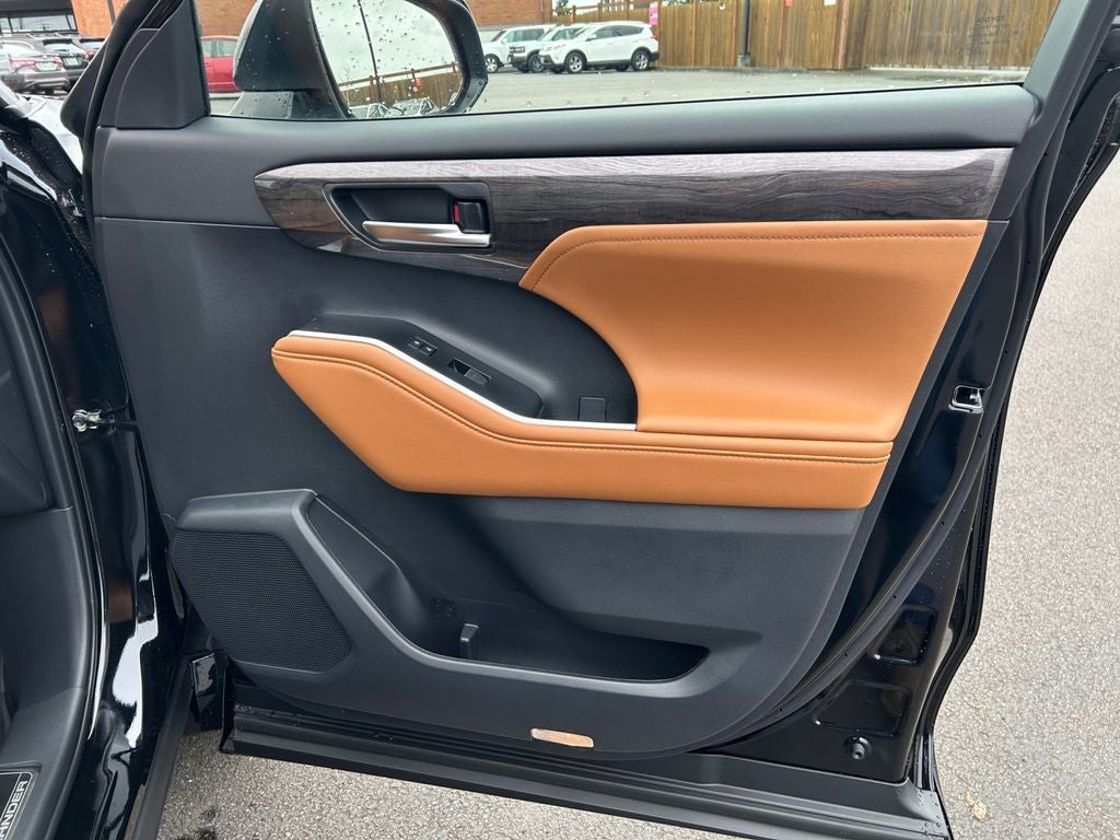 2026 Toyota Highlander Hybrid Platinum