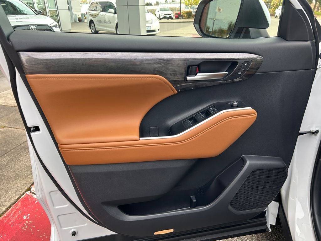 2026 Toyota Highlander Hybrid Hybrid Platinum