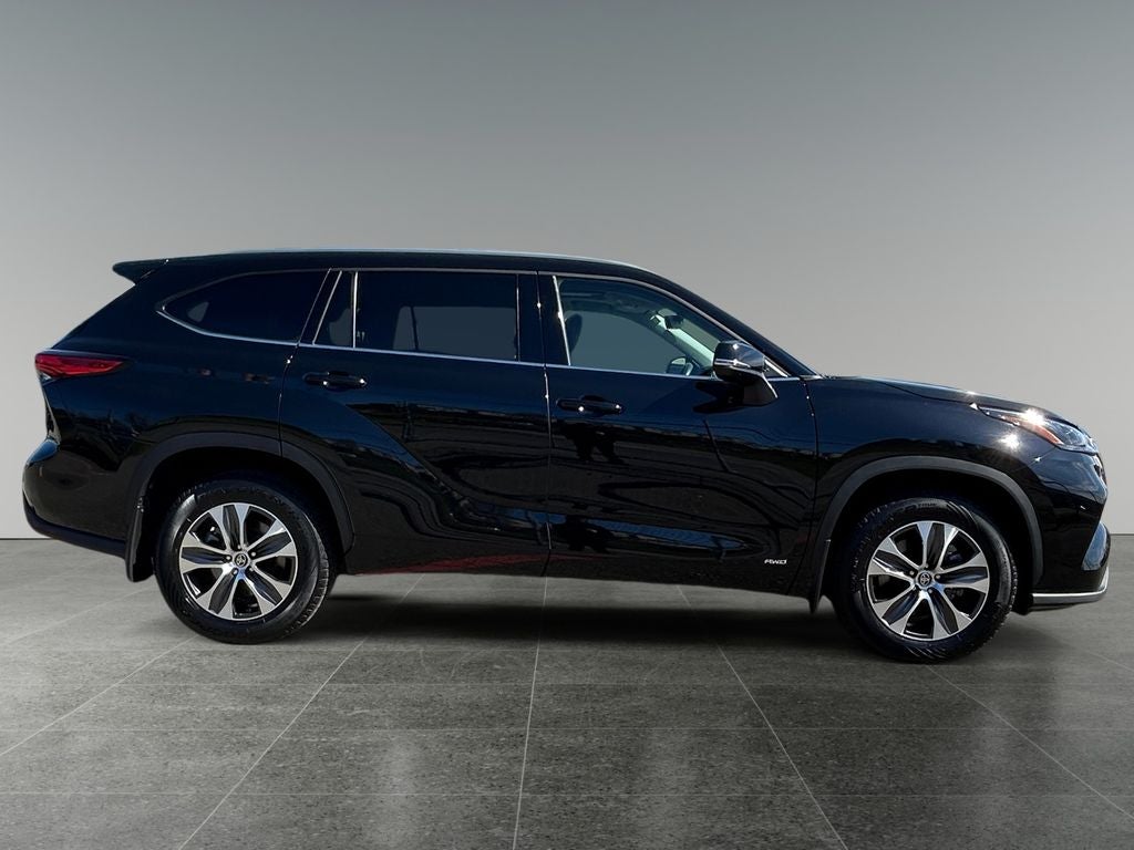 2022 Toyota HIGHLANDER HYBRD XLE