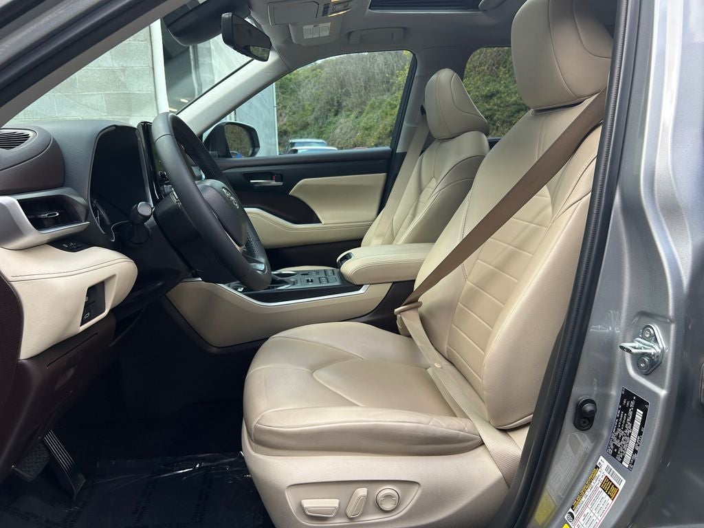 2022 Toyota HIGHLANDER XLE