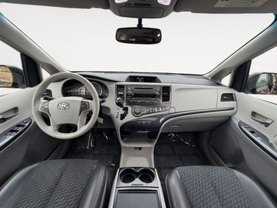2013 Toyota Sienna SE 8 Passenger