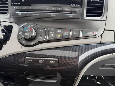 2013 Toyota Sienna SE 8 Passenger