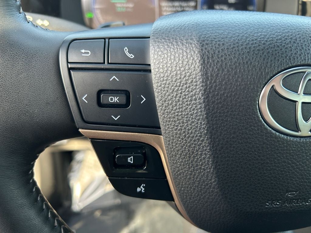 2025 Toyota CROWN SIGNIA XLE Certified