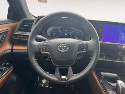 2025 Toyota CROWN SIGNIA XLE
