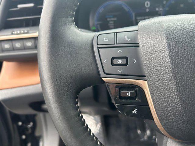 2025 Toyota CROWN SIGNIA XLE