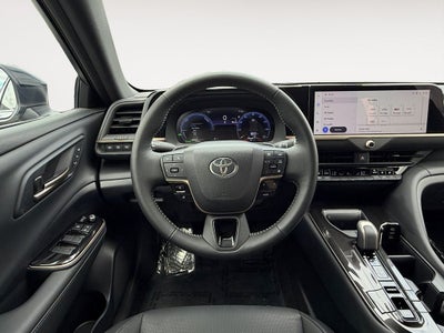 2025 Toyota Crown Signia XLE