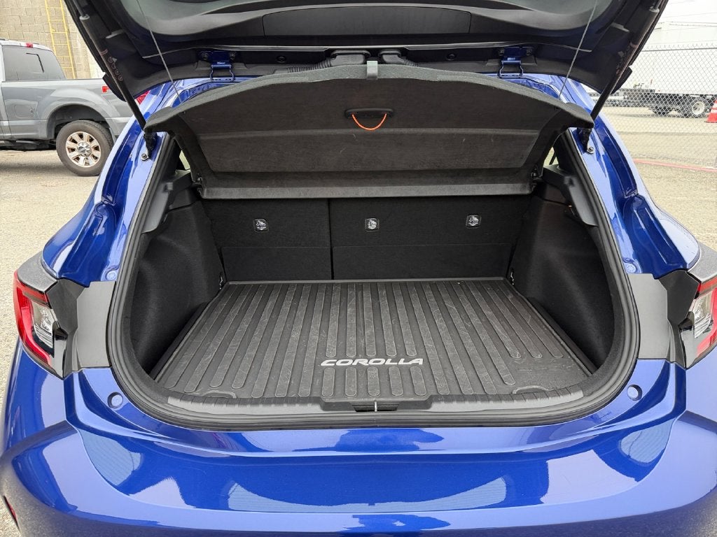 2025 Toyota Corolla Hatchback SE