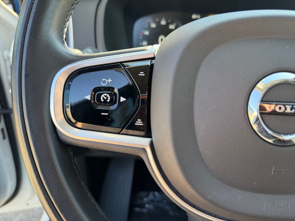 2020 Volvo XC90 T6 Momentum