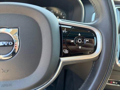 2020 Volvo XC90 T6 Momentum