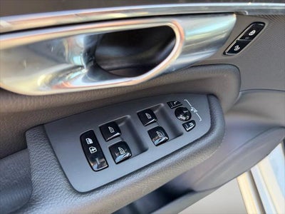 2020 Volvo XC90 T6 Momentum